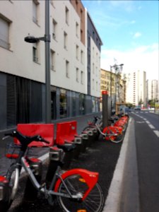 Lyon 8e - Rue Henri Barbusse, station Vélo'v 8020
