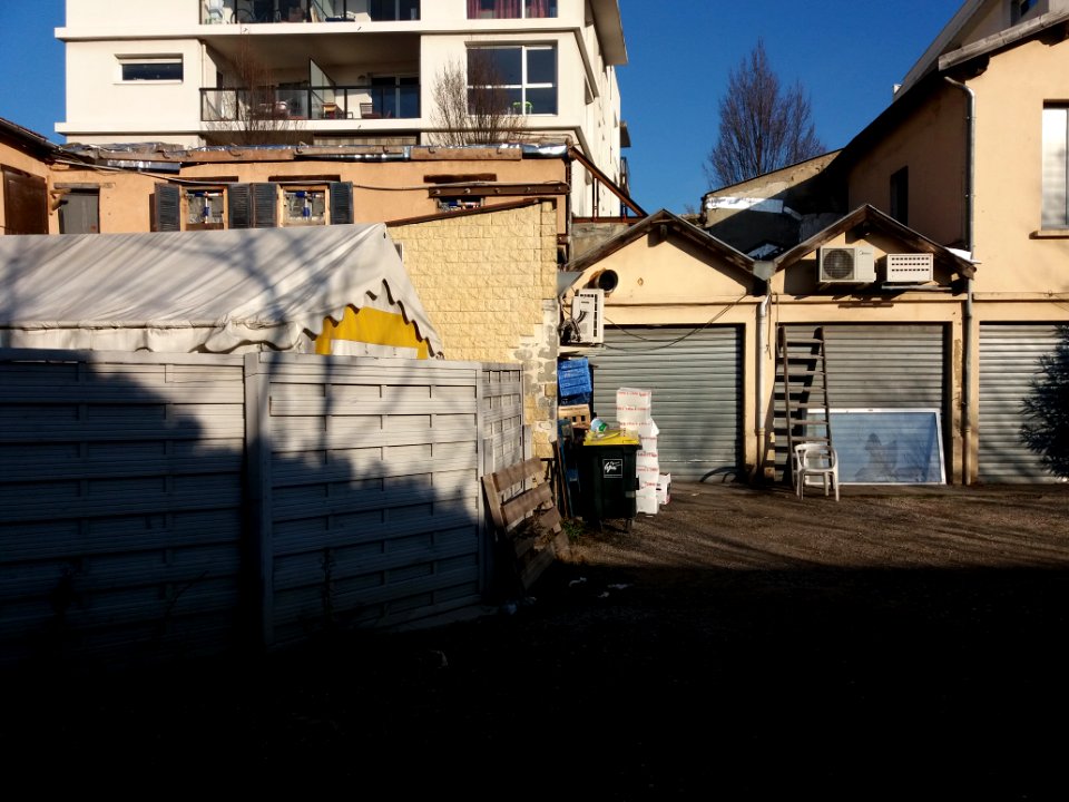 Lyon 7e - Rue de Gerland, cour aux numéros 69 et 71, vers le nord