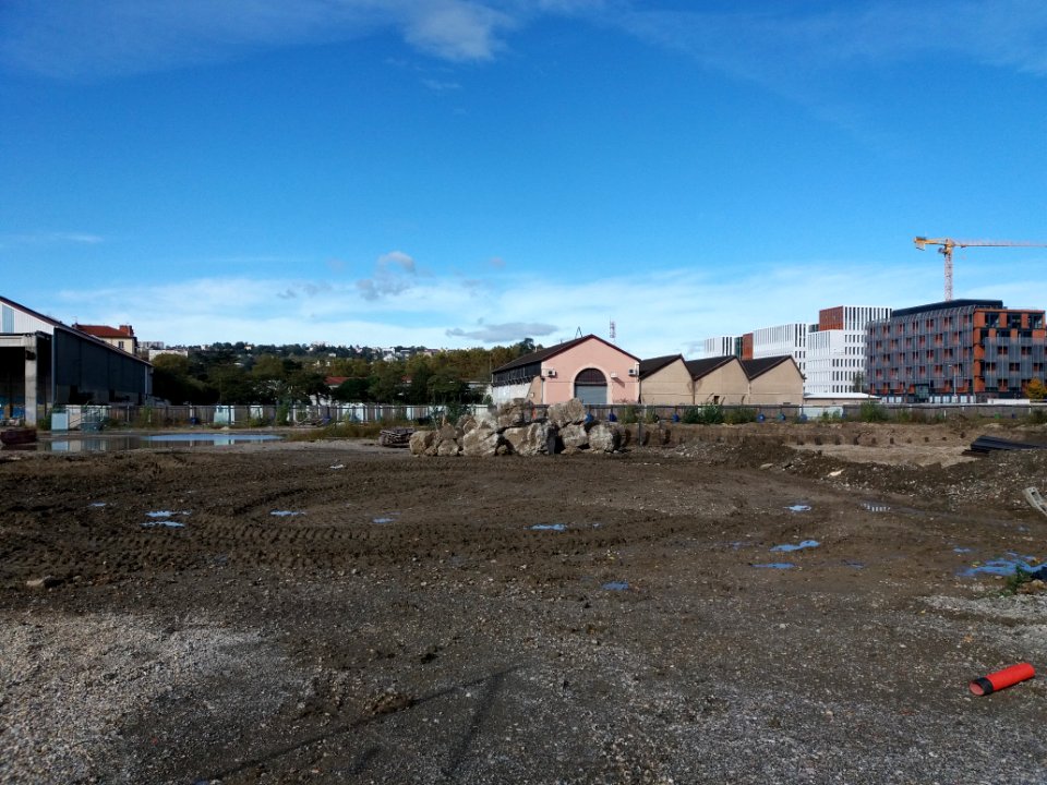 Lyon 7e - Rue des Girondins, vers l'ouest, depuis l'allée Léopold Sédar Senghor, construction de fondations