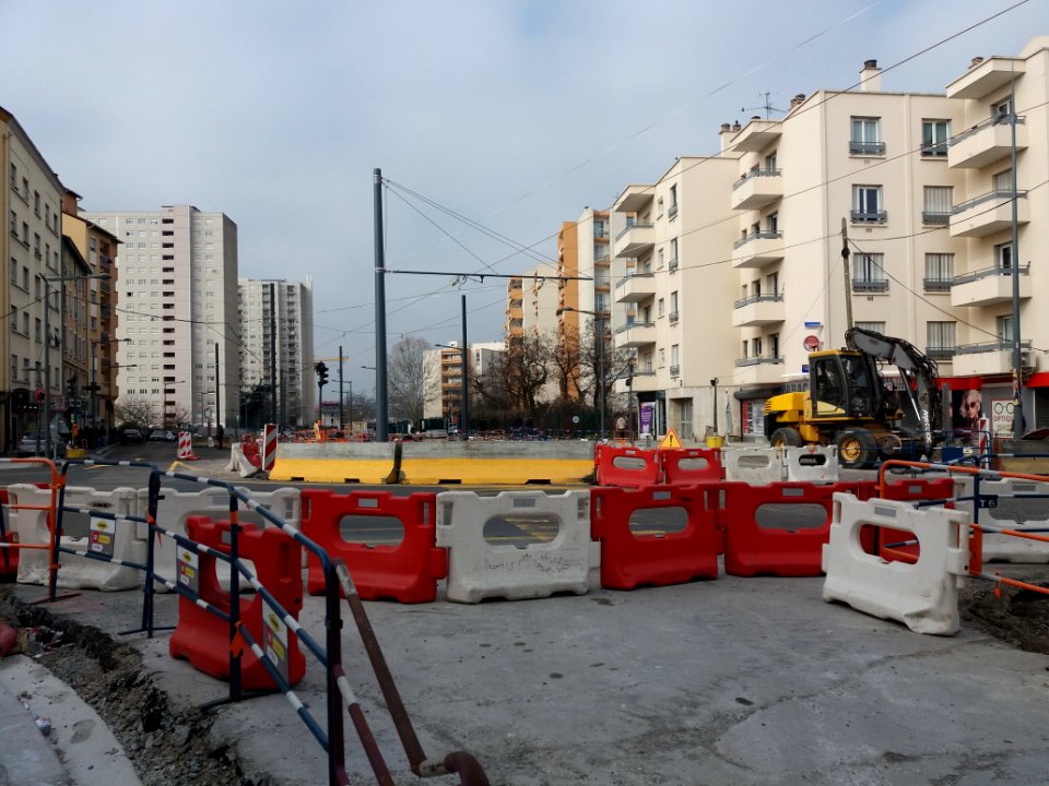 Lyon 8e - Rue Henry Barbusse, croisement avec la route de Vienne