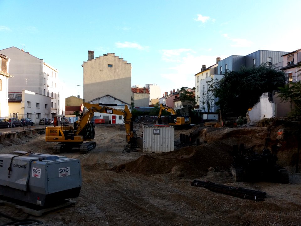 Lyon 7e - Rue du Général de Miribel, chantier de démolition à l'angle de l'avenue Berthelot (6)