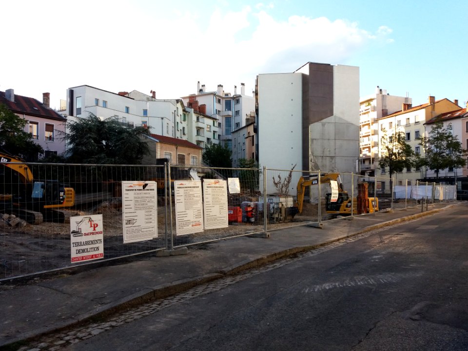 Lyon 7e - Rue du Général de Miribel, chantier de démolition à l'angle de l'avenue Berthelot (3)
