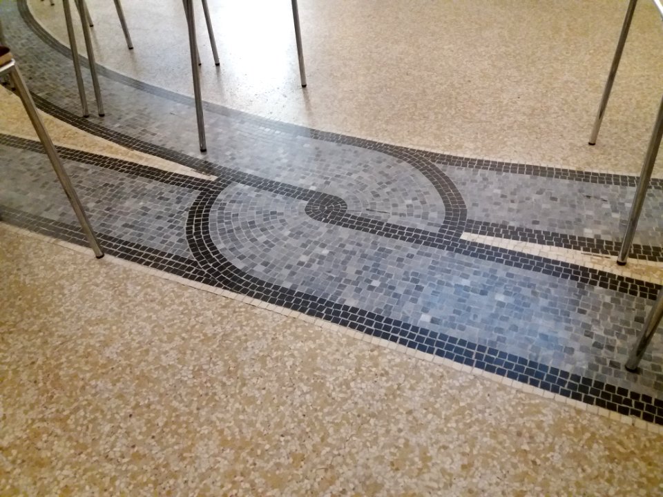 Lyon 8e - Crématorium de Lyon - Salle Édouard Herriot - Mosaïque d'origine au sol