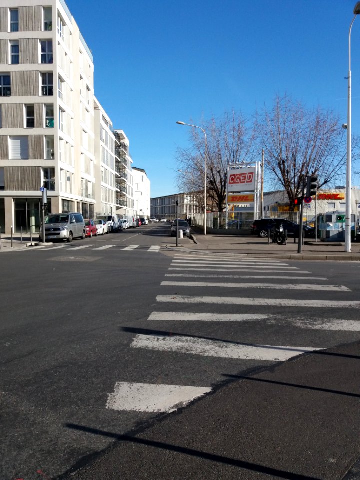Lyon 7e - Rue Lortet, vue depuis le boulevard Yves Farges