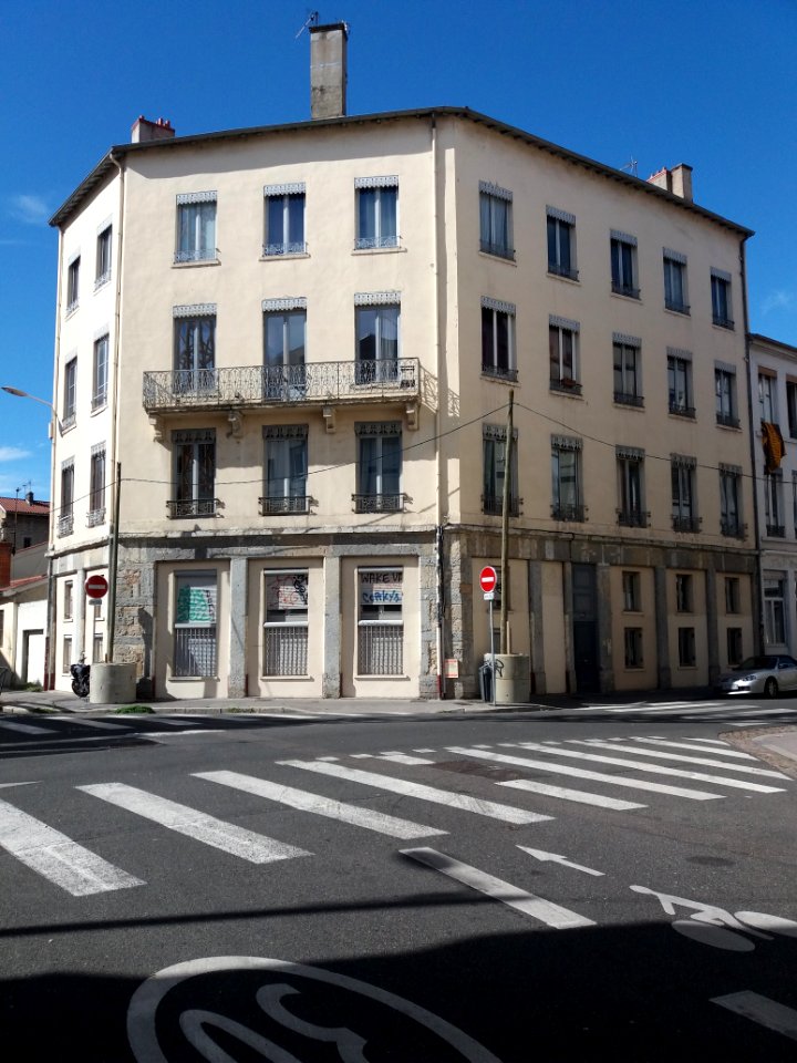 Lyon 7e - Rue d'Anvers, immeuble à l'angle de la rue du Père Chevrier