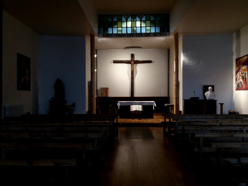 Lyon 7e - Rue du Père Chevrier - Chapelle du Prado, nef et chœur
