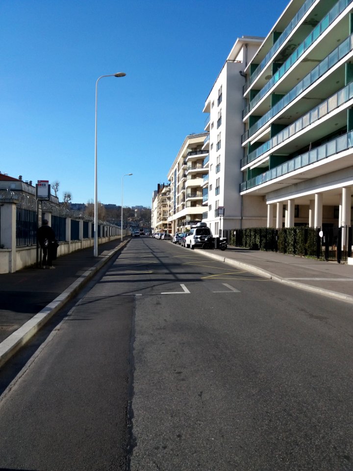 Lyon 7e - Rue Gutave Nadaud, côté Rhône depuis le boulevard Yves Farge