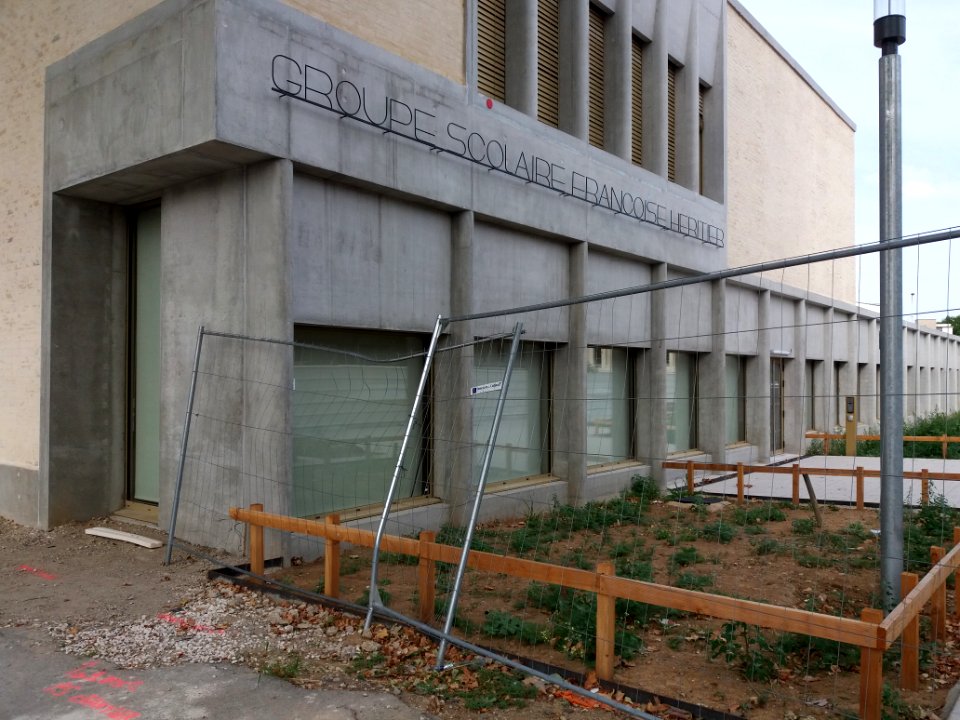 Lyon 7e - Rue Georges Sand, Groupe scolaire Françoise Héritier, enseigne