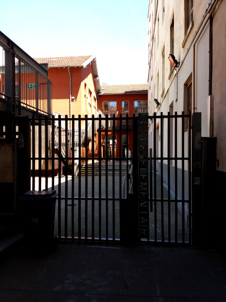 Lyon 7e - Rue de la Madeleine, école Saint-Joseph, cour