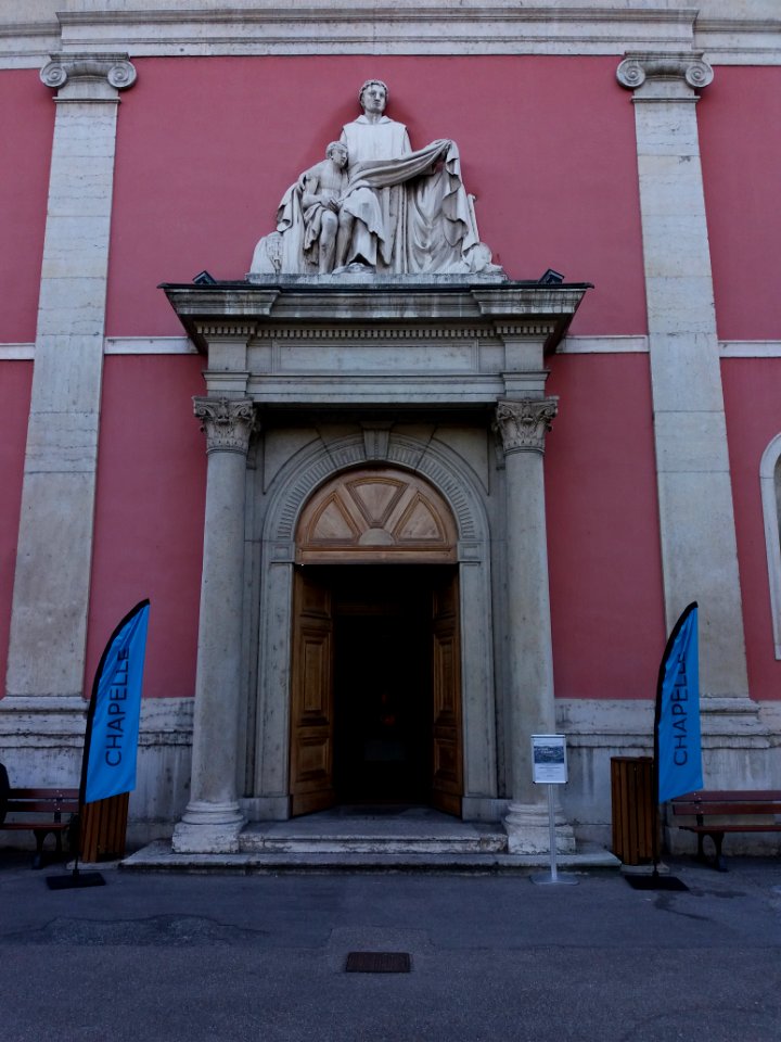 Lyon 8e - Chapelle de l'Hôpital Saint-Jean-de-Dieu, portail