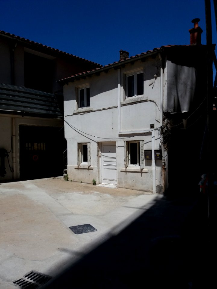 Lyon 7e - Rue de la Madeleine, immeuble au numéro 16, maison dans la cour