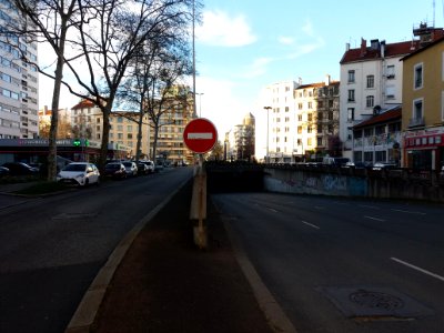 Lyon 7e - Rue Garibaldi, trémie qui passe sous le cours Albert Thomas, côté nord