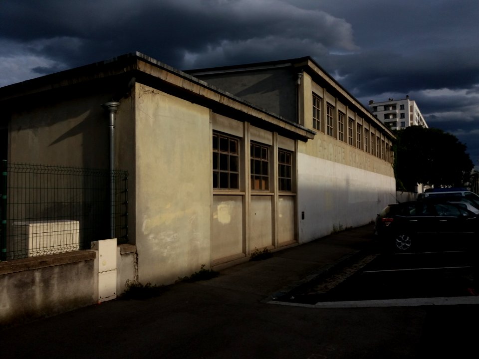 Lyon 8e - Rue Commandant Pégout, école Louis Pergaud, mur