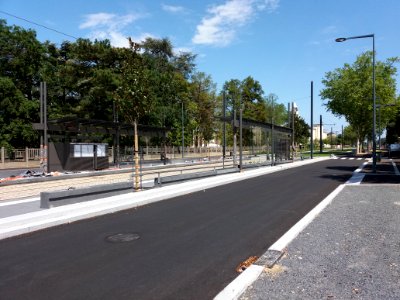 Lyon 8e - Boulevard Pinel, arrêt du tramway T6 - Essarts - Laënnec