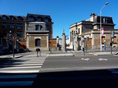 Lyon 8e - Cours Albert Thomas, Manufacture des tabacs, en face de l'allée Hannah Arendt (2)
