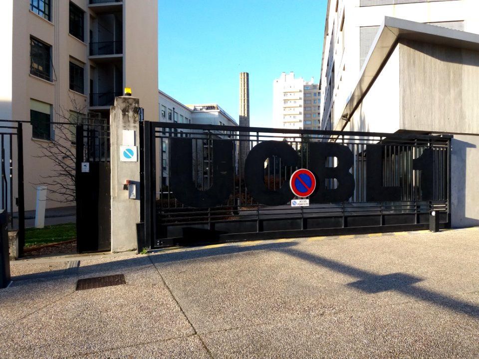 Lyon 8e - Rue Charles Jung, portail de l'UCBL1