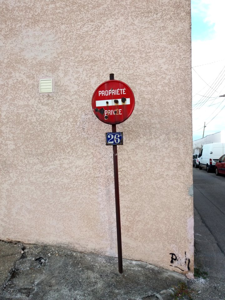 Lyon 8e - Rue de Nice, panneau Propriété privée au numéro 26