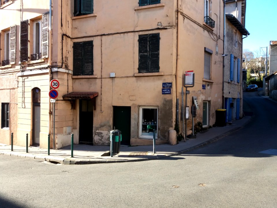 Lyon 9e - Grande Rue de Saint-Rambert, à l'intersection avec la rue des Docteurs Cordier