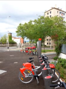 Lyon 8e - Boulevard Pinel, station Vélo'v 8059