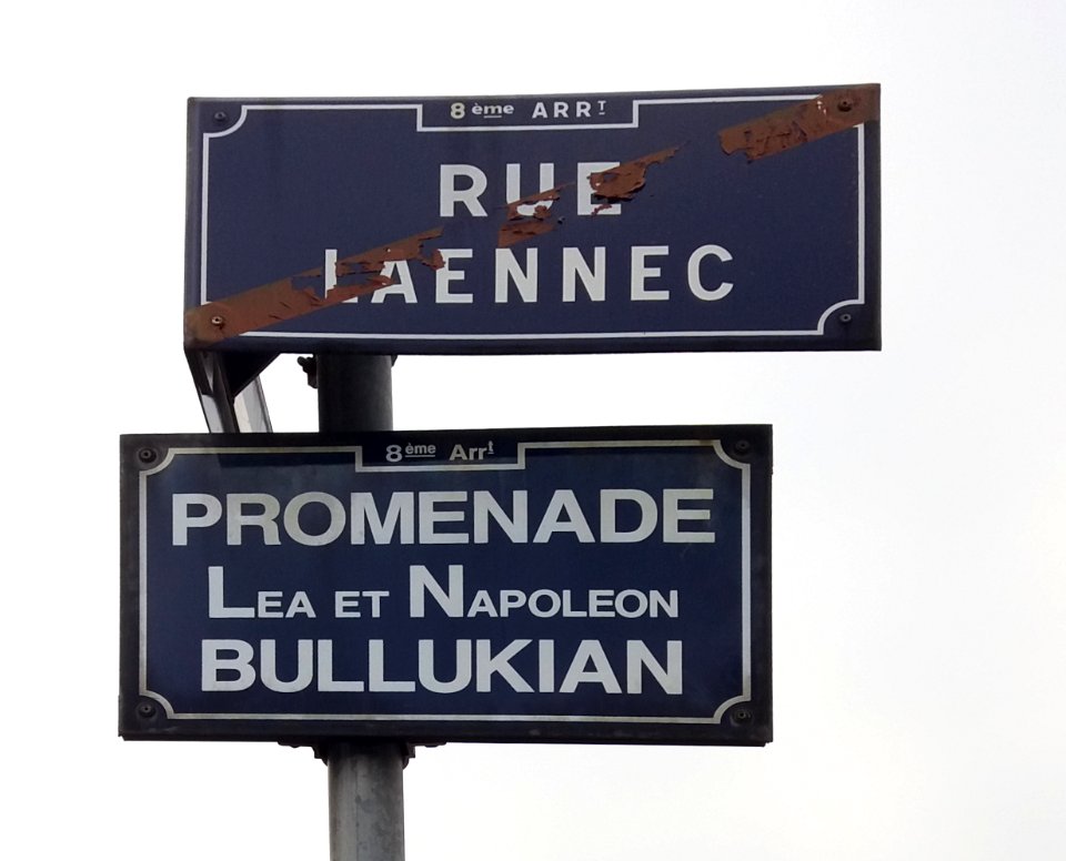 Lyon 8e - Promenade Léa et Napoléon Bullukian, plaque