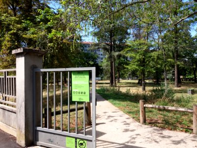 Lyon 8e - Boulevard Pinel, jardin Antoine Perrin, entrée