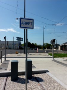 Lyon 8e - Boulevard Pinel, voie d'arrêt du tramway T6, panneau en fin de voie