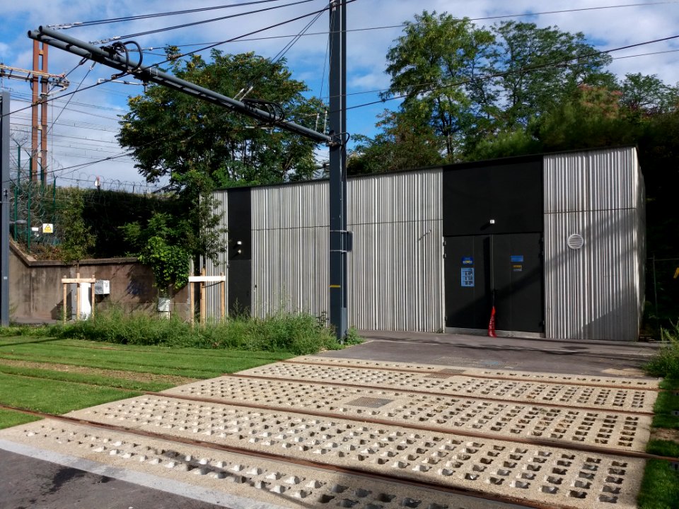 Lyon 8e - Rue Challemel-Lacour, poste transformateur haute tension du tramway