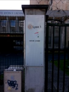 Lyon 8e - Avenue Rockefeller, plaque université Lyon 1, site de la Buire