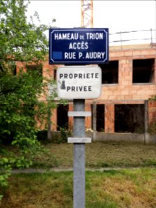 Lyon 9e - Avenue Barthélémy Buyer - Panneau d'accès au Hameau de Trion