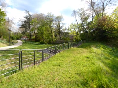 Lyon 9e - Parc du Vallon - Écoulement du ruisseau des Gorges, vu de dessus