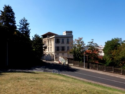 Lyon 9e - Boulevard Saint-Exupéry - Vue sur une maison ancienne rue du Chapeau Rouge