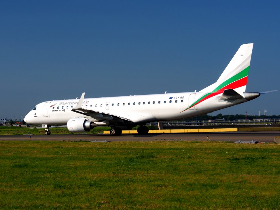 LZ-VAR Bulgaria Air Embraer ERJ-190STD (ERJ-190-100) - cn 19000496 taxiing 18july2013 pic-005