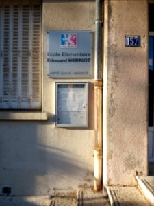 Lyon 8e - Rue Bataille, école Édouard Herriot, plaque