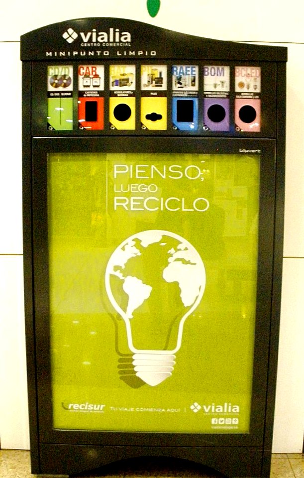 Málaga - Punto de reciclaje en la Estación de Málaga-María Zambrano