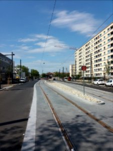 Lyon 8e - Rue du Professeur Beauvisage, arrêt du tramway T6 - Beauvisage - Pressensé, vers le sud-ouest