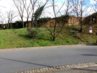 Lyon 9e - Boulevard Antoine de Saint-Exupéry, mur dans le prolongement du fort de Vaise
