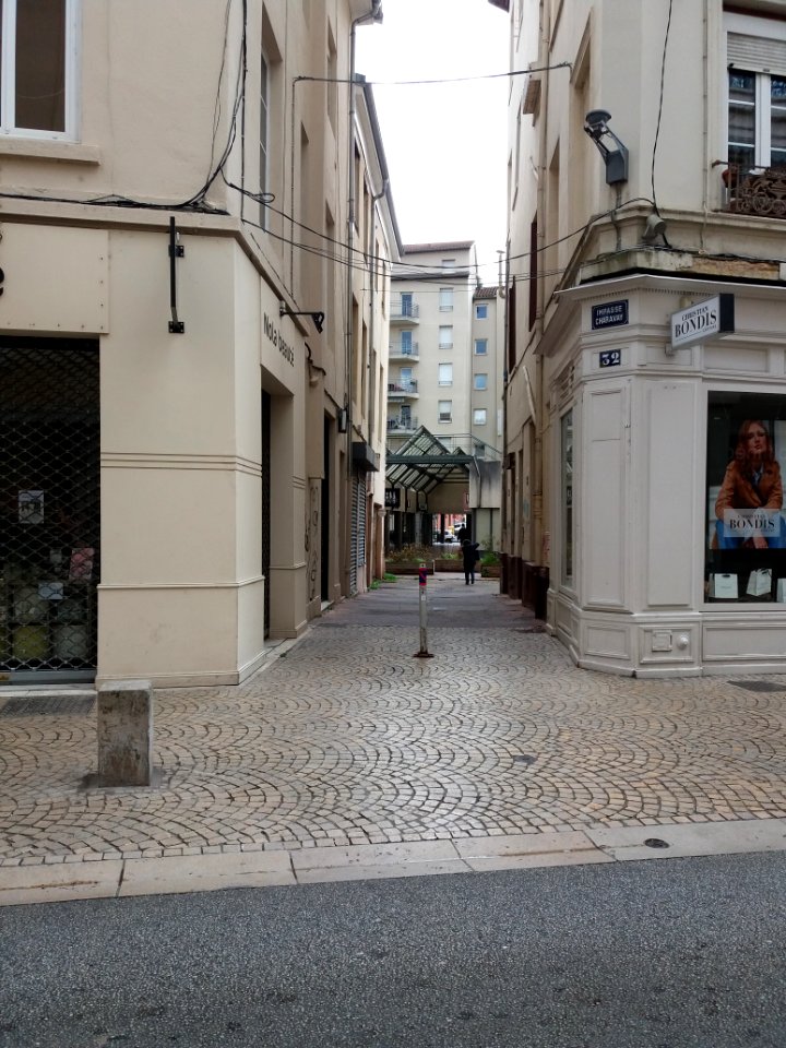 Lyon 9e - Impasse Charavay, depuis la Grande Rue de Vaise
