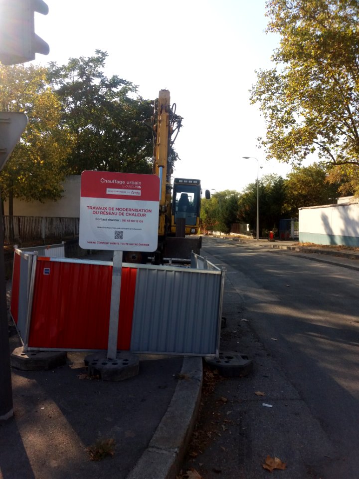 Lyon 8e - Travaux chauffage urbain à l'intersection rue de Surville et route de Vienne