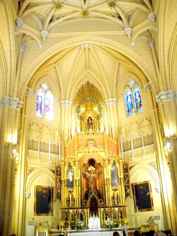 Málaga - Iglesia del Sagrado Corazón, interior 02