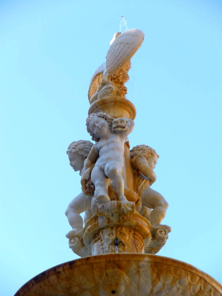 Málaga - Plaza de la Constitución, Fuente de Génova 4