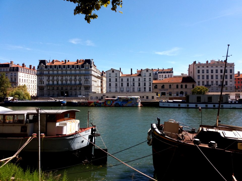 Lyon quais Fulchiron et Maréchal Joffre - Saône - Péniches 2