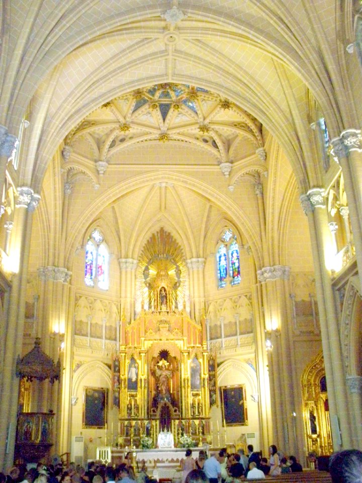 Málaga - Iglesia del Sagrado Corazón, interior 01