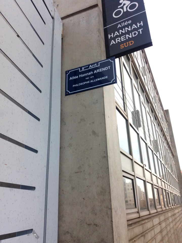Lyon 8e - Allée Hannah Arendt, plaque