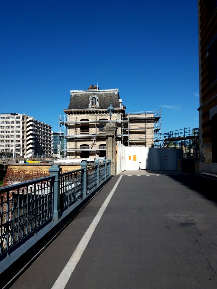 Lyon 8e - Allée Hannah Arendt, maison du directeur en travaux
