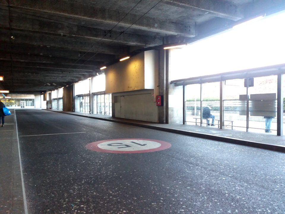 Lyon Vaise - Gare routière, arrêts de bus intérieurs