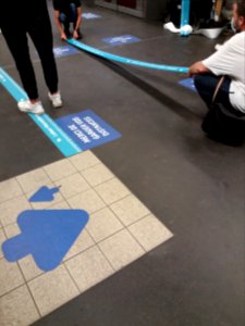 Lyon 7e - Station de métro Saxe-Gambetta - Pose de nouvelle limites pour le Covid-19