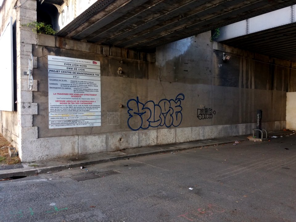 Lyon 7e - Rue Paul Duvivier, début du passage vers la gare de Lyon-Guillotière