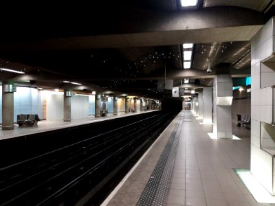Lyon 7e - Station de métro Jean Jaurès, direction nord, prise du quai direction Oullins