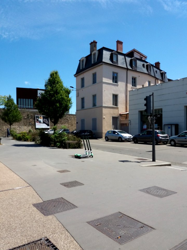 Lyon 7e - Rue Victor Lagrange, immeuble à l'angle de la rue de Gerland