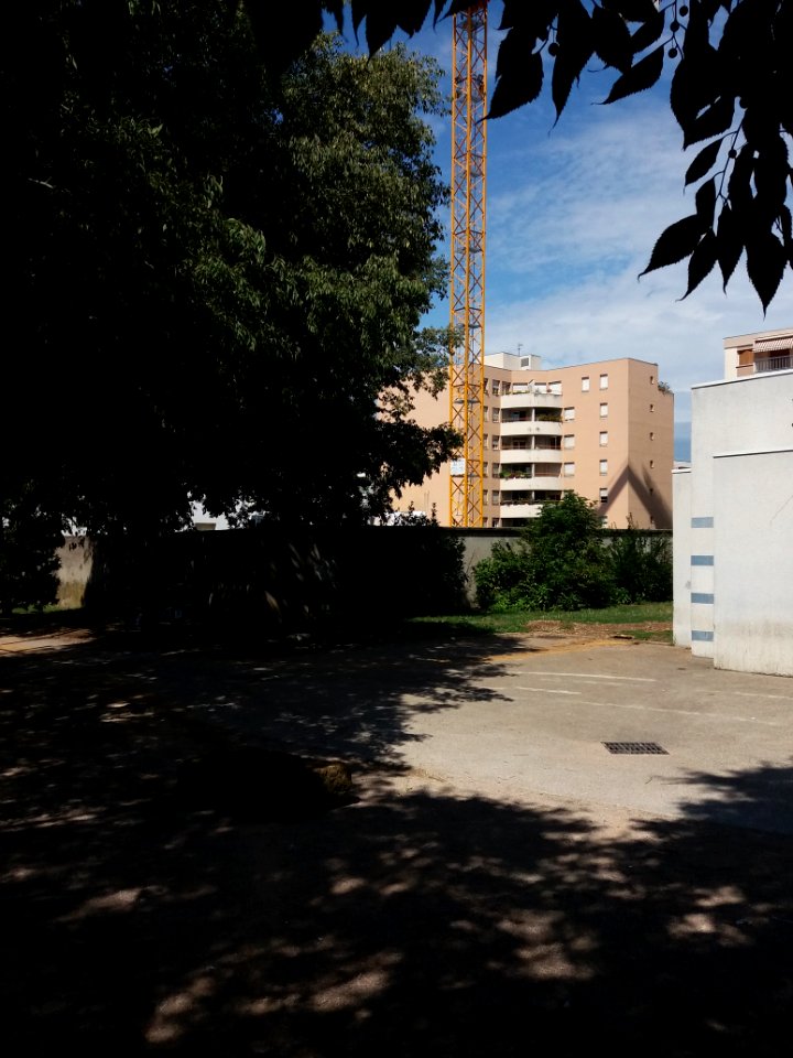 Lyon 8e - Avenue Francis de Pressensé, chantier en face de la rue Louise Michel, depuis le parc
